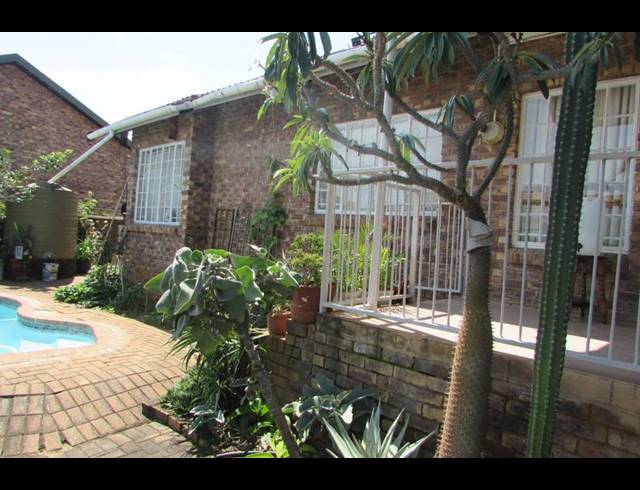 3 BEDROOM HOUSE FOR SALE IN KINGSVIEW EXT 1